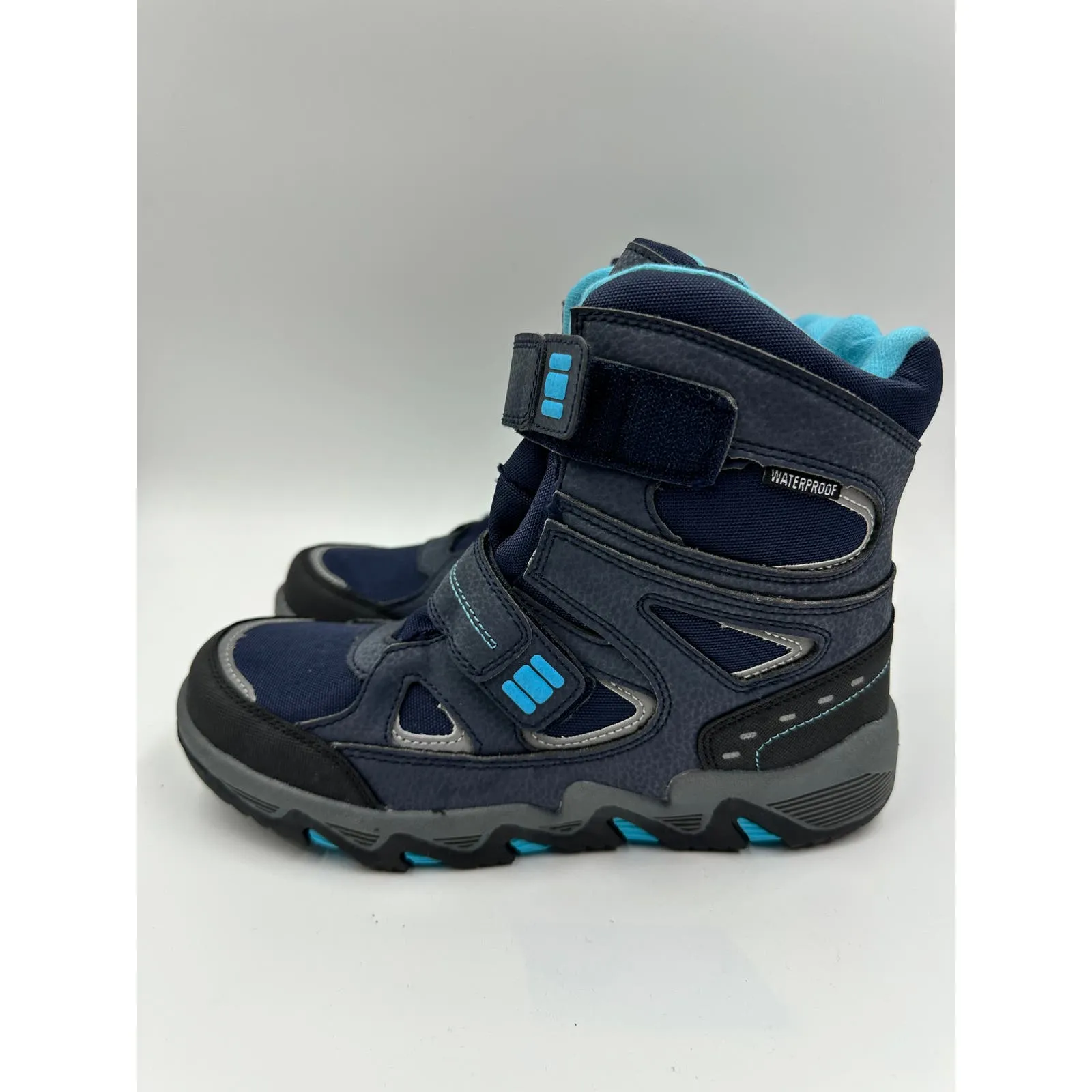 Big Kid Size 5 High Top Blue & Black Snow Boots, Ready for the Ultimate Elements