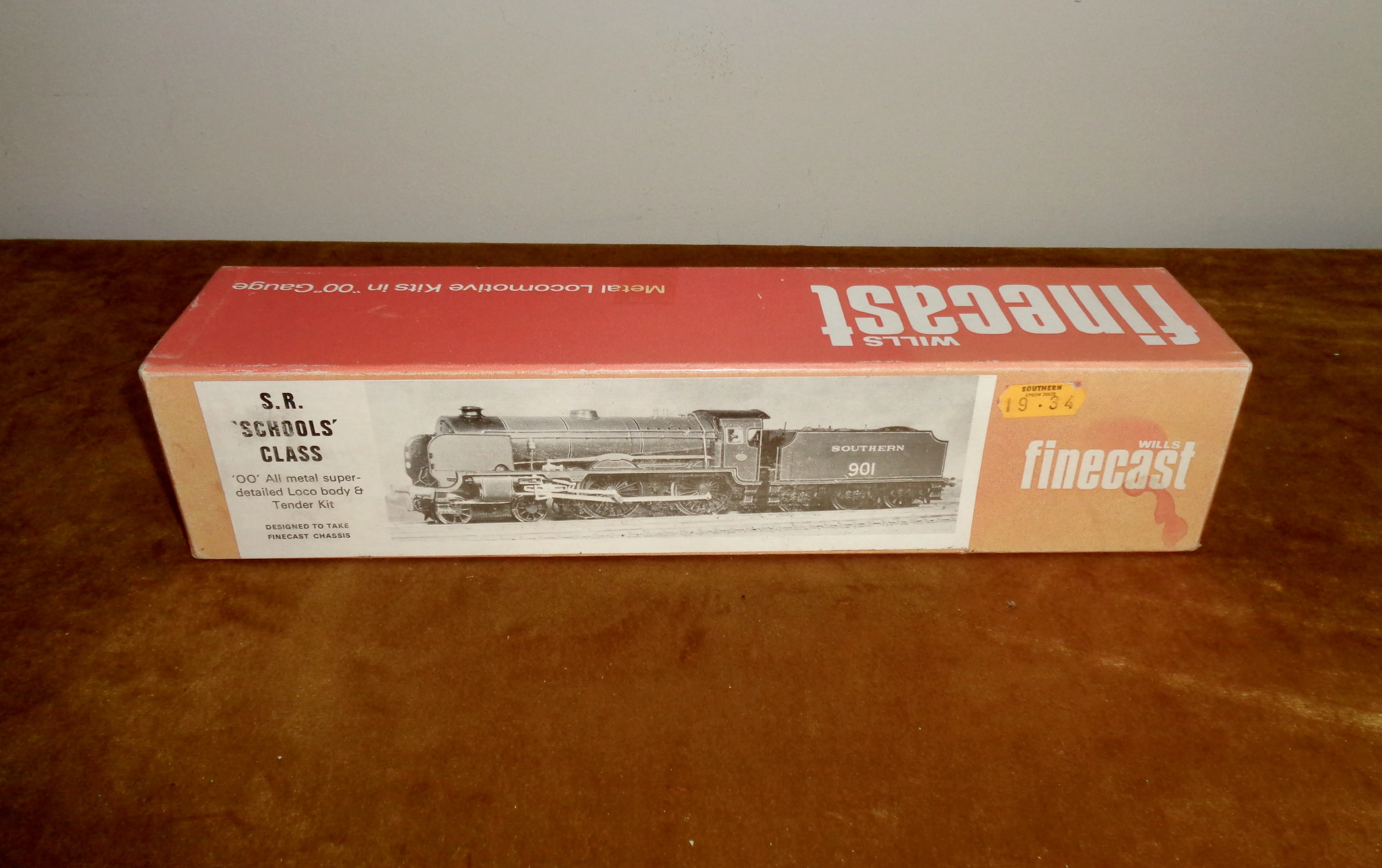 F137 Wills Finecast OO-Gauge Model Kit Southern SR Schools Class Loco & tender