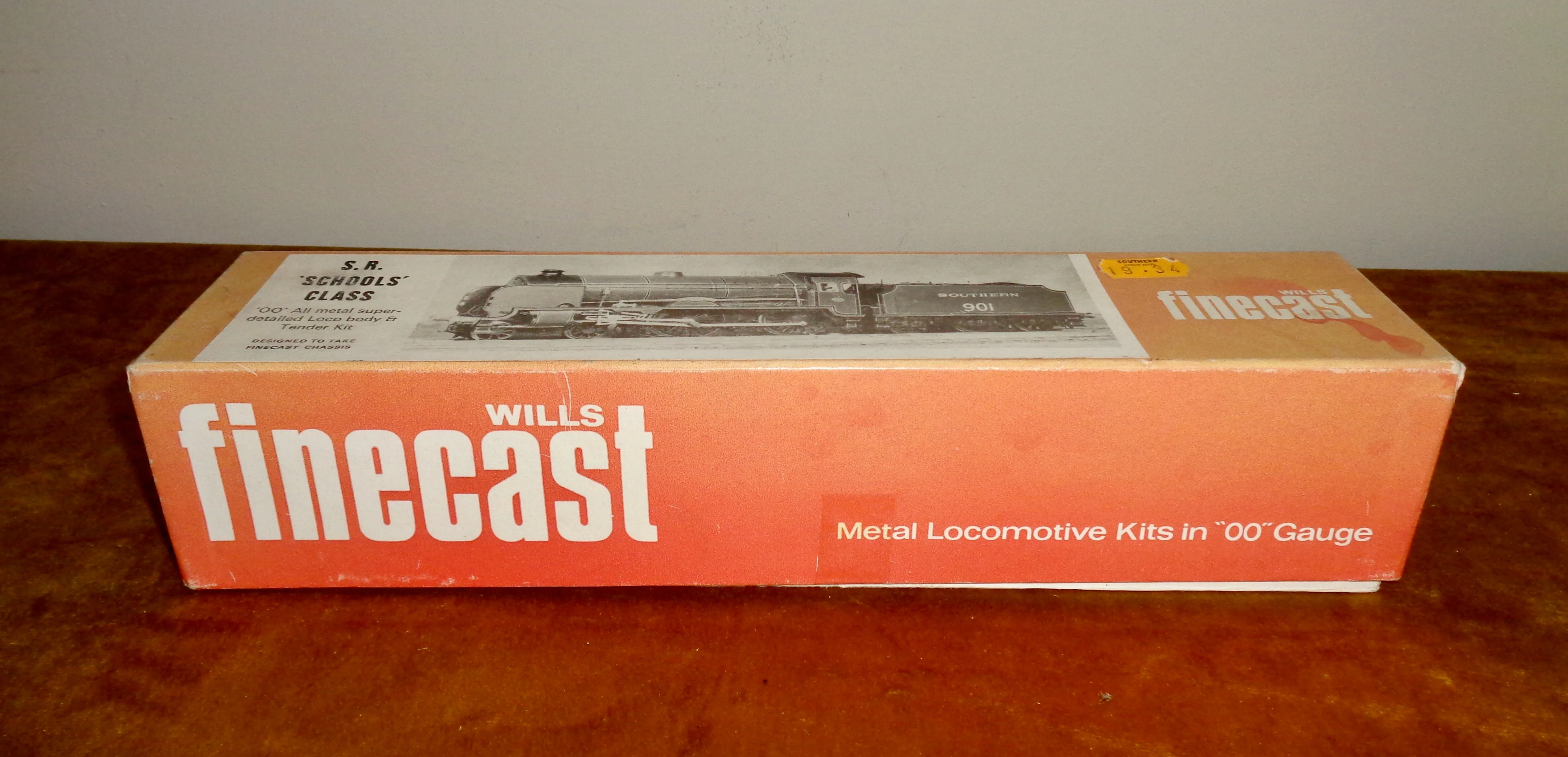 F137 Wills Finecast OO-Gauge Model Kit Southern SR Schools Class Loco & tender
