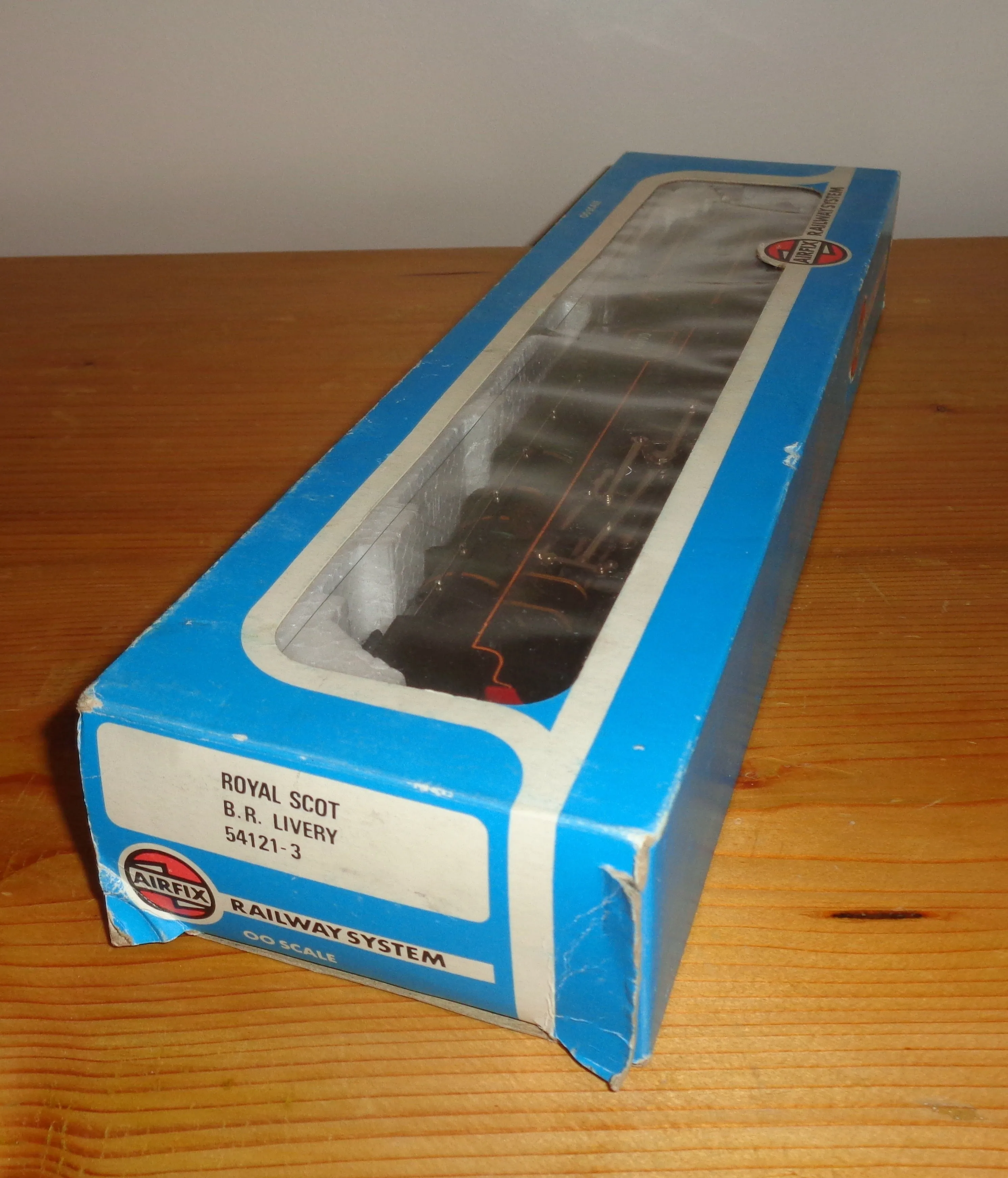OO Gauge Airfix 54121-3 Royal Scot 46100 BR Livery 4-6-0 Locomotive Engine And Tender in Original Box
