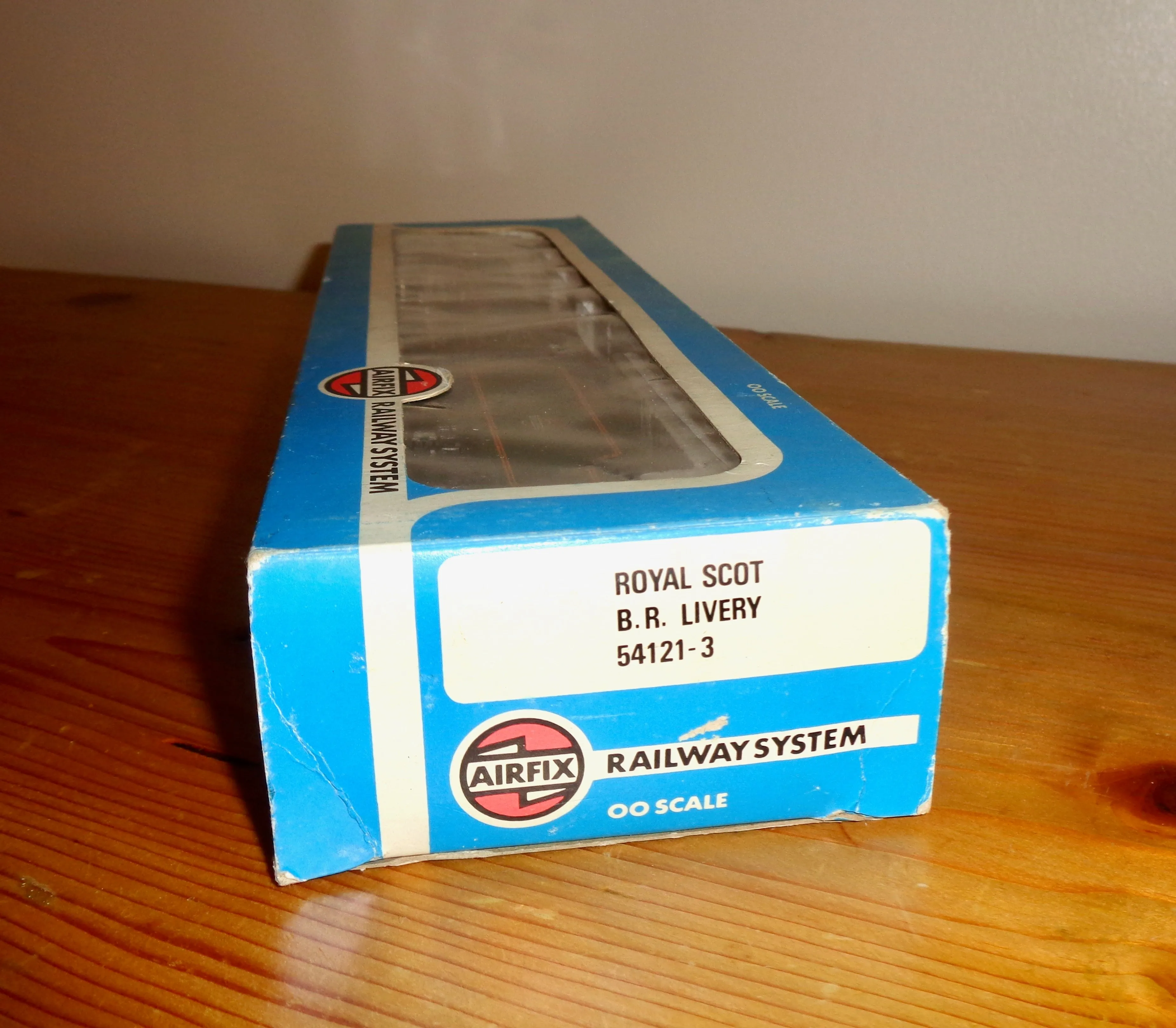 OO Gauge Airfix 54121-3 Royal Scot 46100 BR Livery 4-6-0 Locomotive Engine And Tender in Original Box