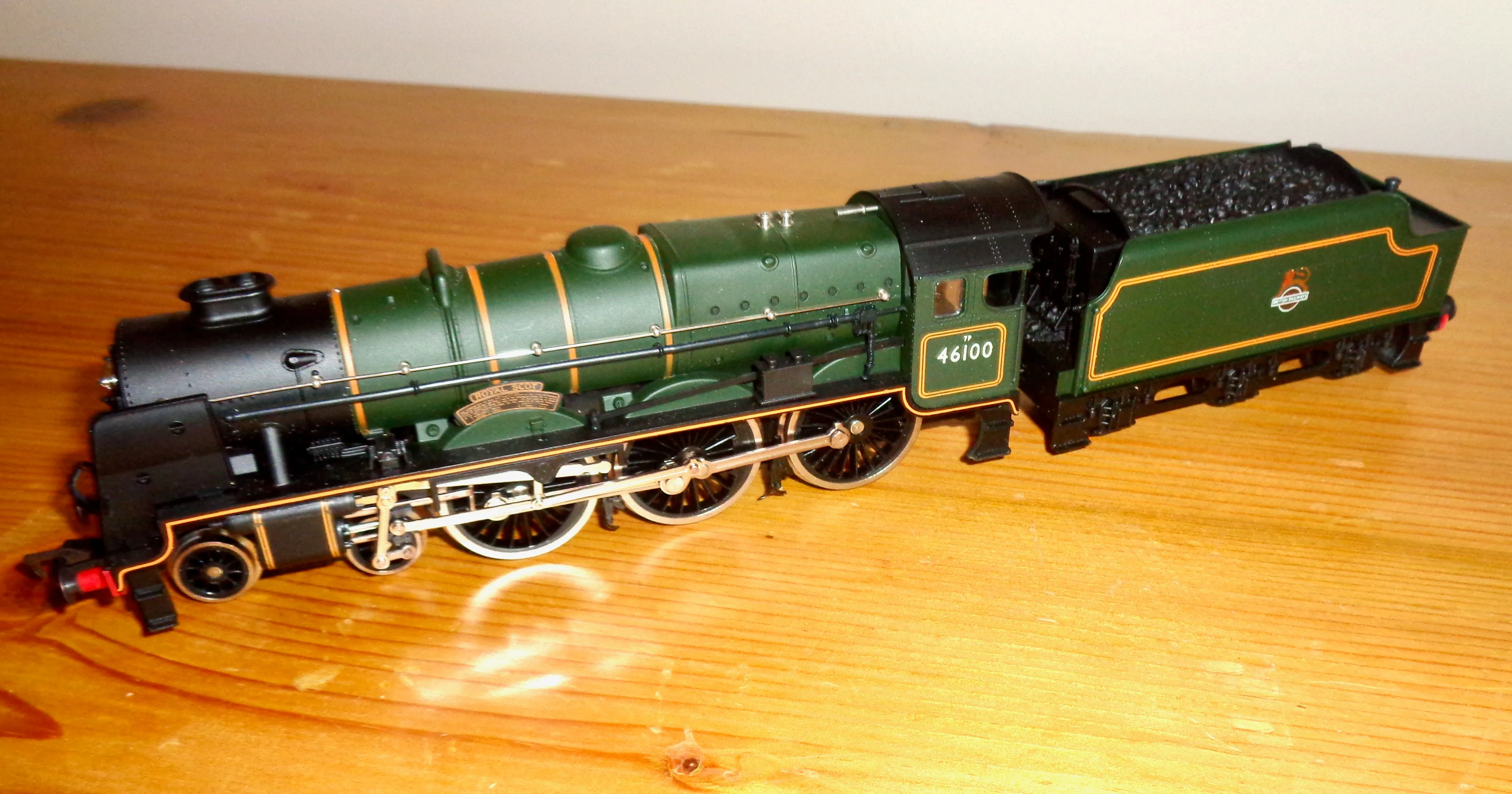 OO Gauge Airfix 54121-3 Royal Scot 46100 BR Livery 4-6-0 Locomotive Engine And Tender in Original Box