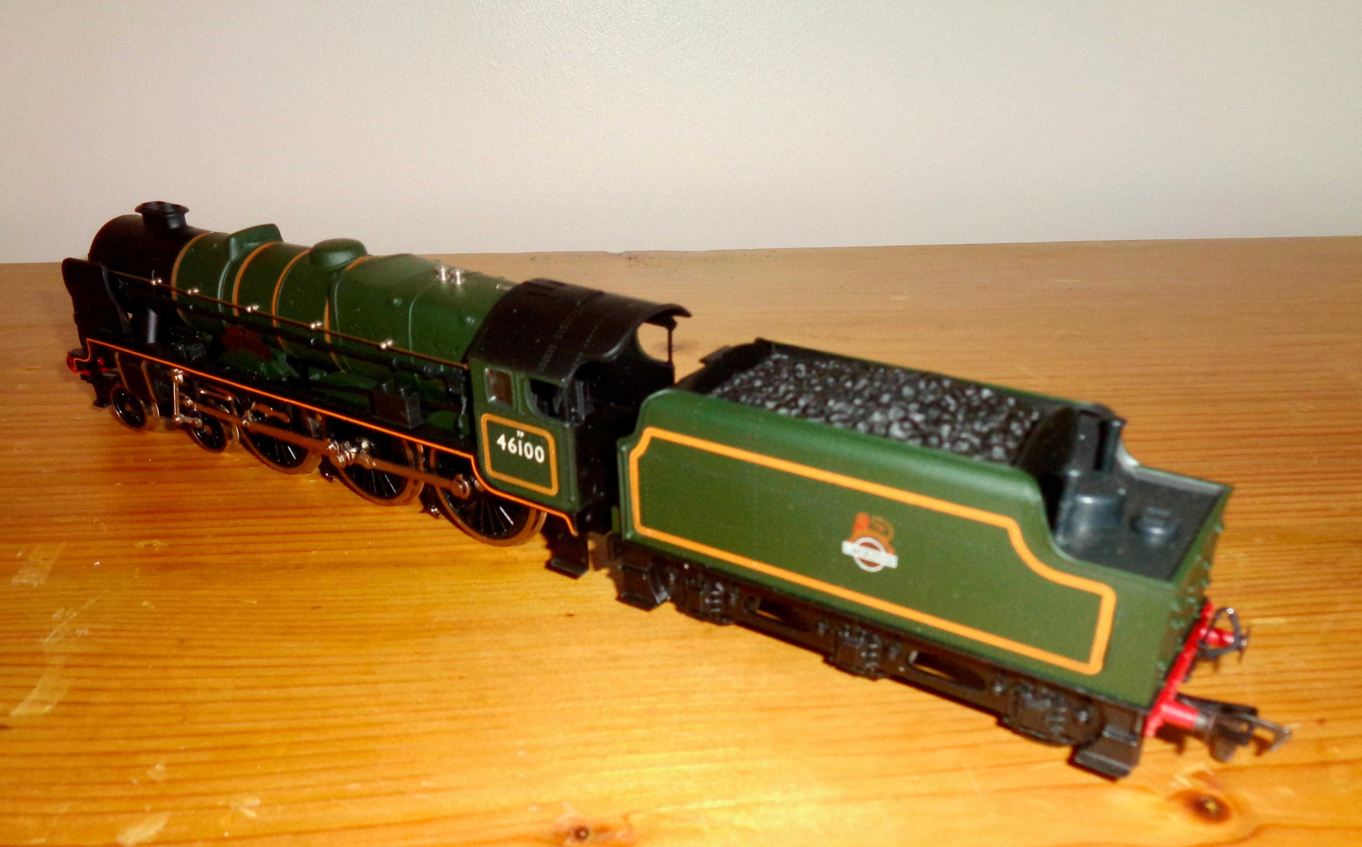 OO Gauge Airfix 54121-3 Royal Scot 46100 BR Livery 4-6-0 Locomotive Engine And Tender in Original Box